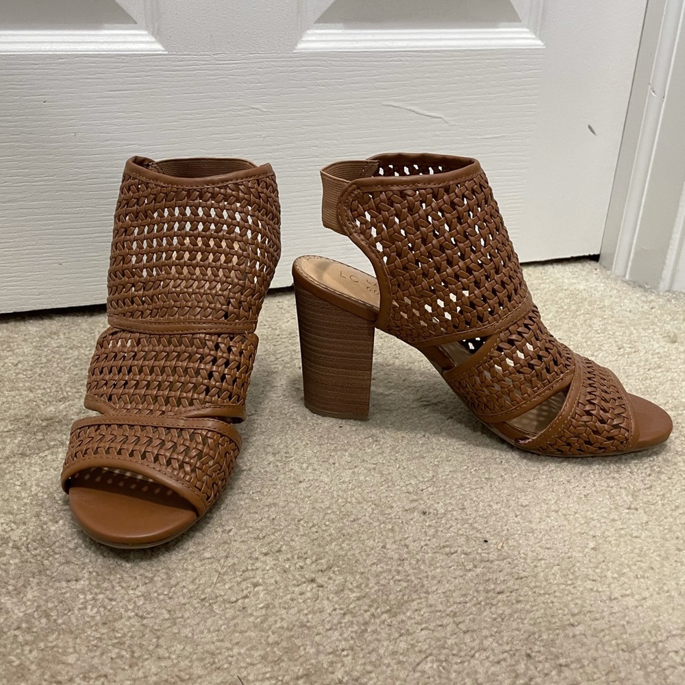 NWOT LC Lauren Conrad brown heels